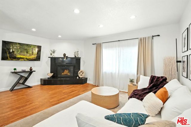 13012 Valleyheart Drive, Studio City CA: https://media.crmls.org/mediaz/2805a75a-1bb9-42e4-a4a1-10861c9a16b9.jpg