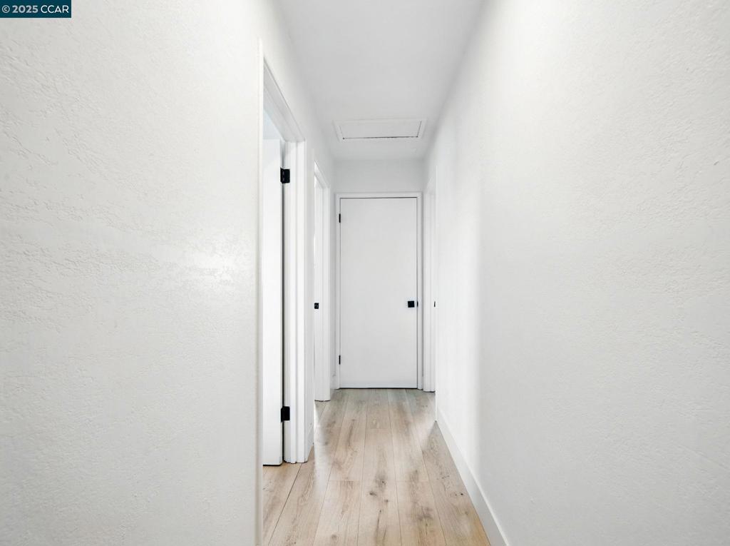 https://media.crmls.org/mediaz/2805b7fe-1b8b-4b16-b6a1-e402264cdd1a.jpg?preset=X-Large