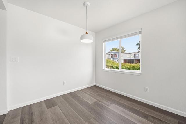 7876 Bancroft Avenue, Oakland CA: https://media.crmls.org/mediaz/280667ed-8c6e-4c75-9d57-3b3f04baa8f7.jpg