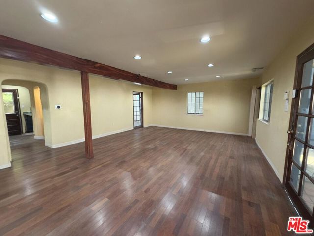 11420 VENTURA Boulevard, Studio City CA: https://media.crmls.org/mediaz/28067bd6-d098-44d2-83b4-88bfc88ad711.jpg