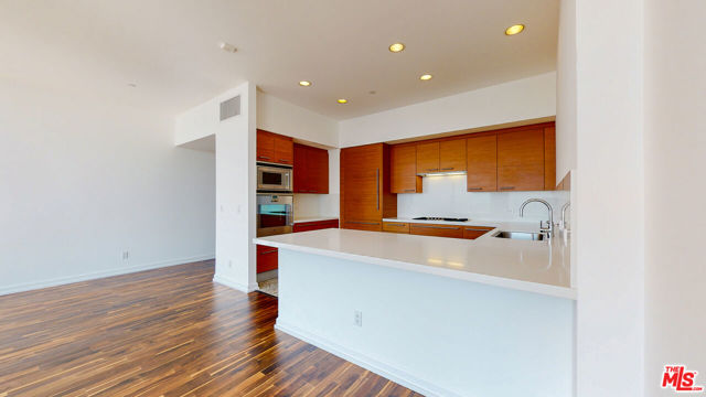 900 W Olympic Boulevard, Los Angeles CA: https://media.crmls.org/mediaz/28071374-9a5b-47c7-91f8-9127d0deb090.jpg