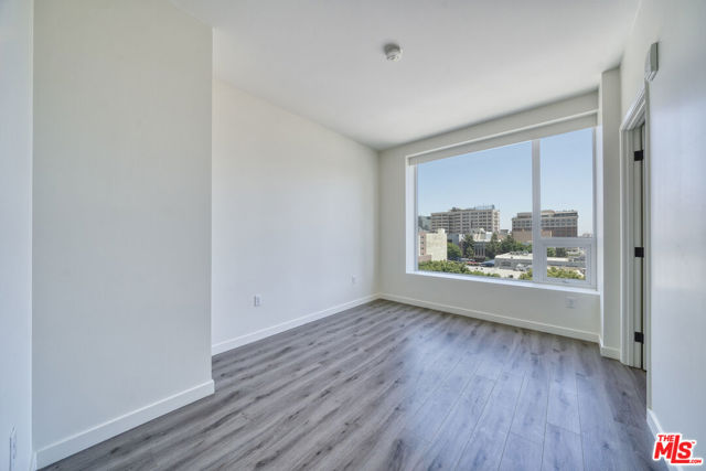 1050 Grand Avenue, Los Angeles, California 90015, 2 Bedrooms Bedrooms, ,2 BathroomsBathrooms,Condominium,For Sale,Grand,24404209