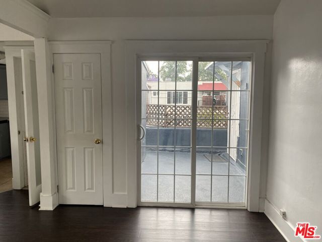 6640 Leland Way, Los Angeles CA: https://media.crmls.org/mediaz/28079cdd-d56f-4237-99bb-932670677b2d.jpg