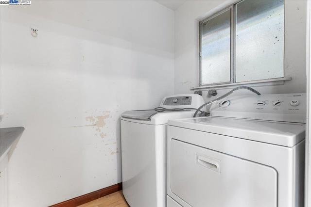 3491 Middleton Ave, Castro Valley CA: https://media.crmls.org/mediaz/2807c21d-8184-4544-9795-8d30e6460e11.jpg