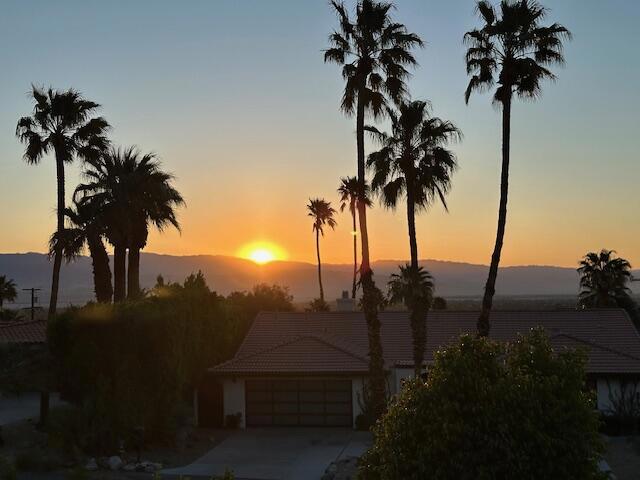 https://media.crmls.org/mediaz/2807e42f-99b3-43da-98ce-86ebf6e610f0.jpg?preset=X-Large