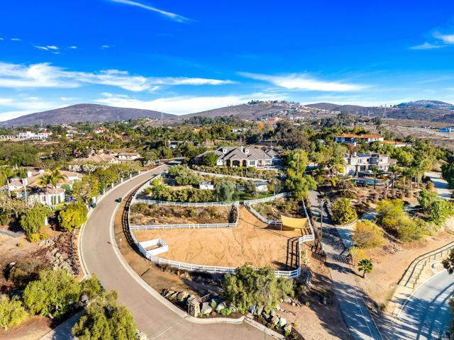 3401 Adams Run, Encinitas CA: https://media.crmls.org/mediaz/280803d0-885e-432e-aae0-03002f308d1a.jpg