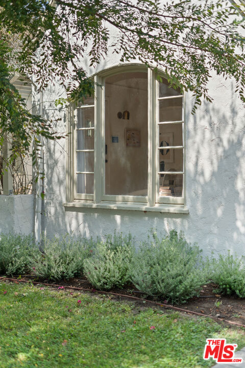 1511 Carmona Avenue, Los Angeles CA: https://media.crmls.org/mediaz/280859ff-5cb2-499a-a22c-f969a4321964.jpg