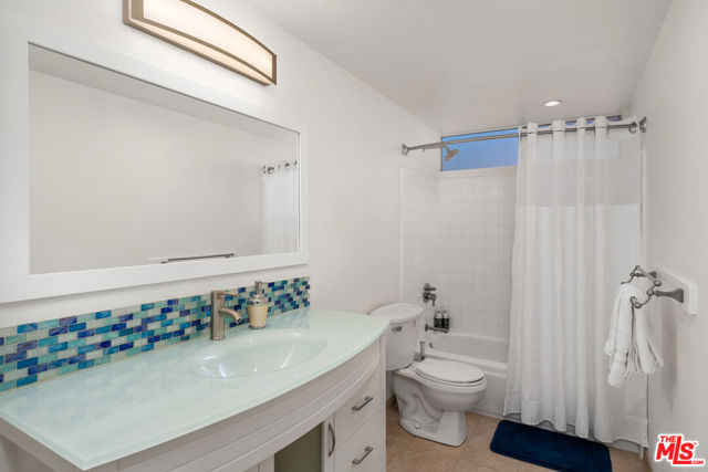 21727 Ulmus Drive, Woodland Hills CA: https://media.crmls.org/mediaz/28085cc2-8772-4f61-af8f-bb1afdafb9e5.jpg
