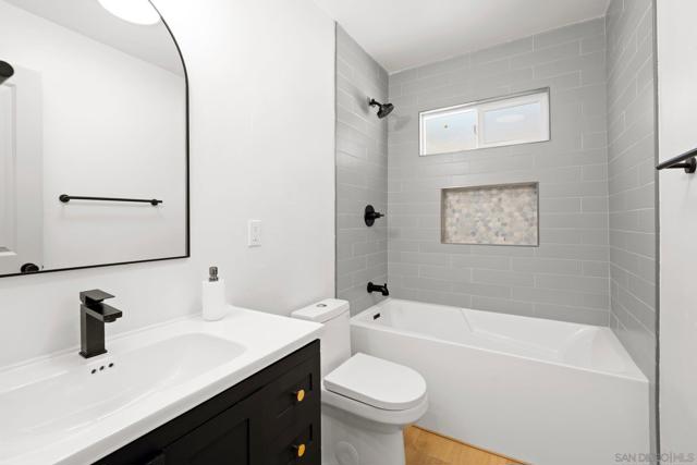 9117 Heatherdale St, Santee CA: https://media.crmls.org/mediaz/28087255-d61f-410f-a3f2-b2e70fb49e97.jpg