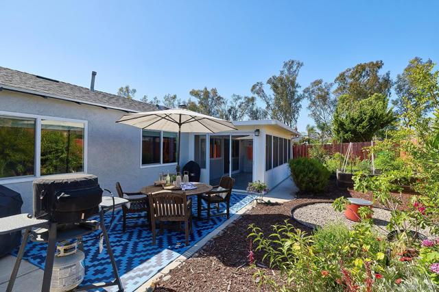 12835 Reo Real Dr, Poway CA: https://media.crmls.org/mediaz/2808e1ad-3b9c-4707-95c0-c30970285d38.jpg