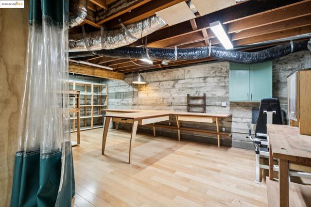 1069 Miller Ave, Berkeley CA: https://media.crmls.org/mediaz/28092ab8-bec8-406b-805a-b27ef88640b6.jpg