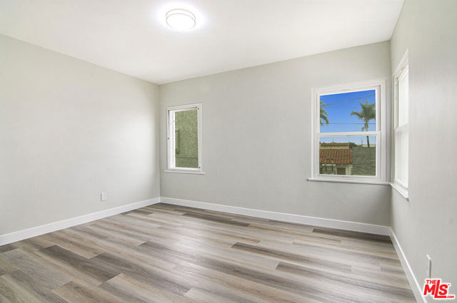 8456 Byrd Avenue, Inglewood CA: https://media.crmls.org/mediaz/28093329-4dfa-4bc0-b237-03c7004429fa.jpg