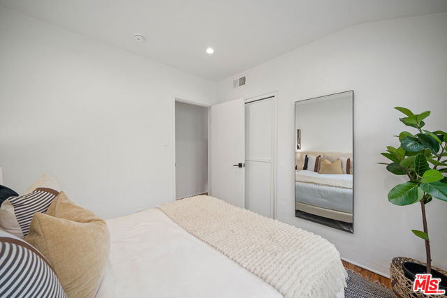 7145 Trask Avenue, Playa del Rey CA: https://media.crmls.org/mediaz/280a1beb-84d0-4875-b79b-13f935795268.jpg