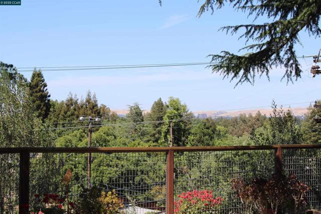 1952 Montclair Court, Walnut Creek CA: https://media.crmls.org/mediaz/280b3fdc-8b73-490b-b948-ad61569f6903.jpg