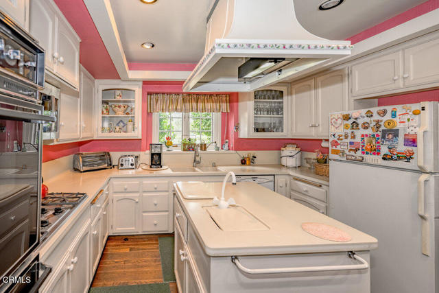 230 E Pamela Road, Arcadia CA: https://media.crmls.org/mediaz/280baf2f-c0aa-40fb-a35b-5e563341004b.jpg