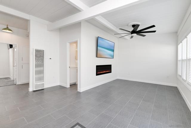 1680 B Seacoast Drive Unit B, Imperial Beach CA: https://media.crmls.org/mediaz/280bd213-4e2f-4f18-a1f5-140c7a0b6e71.jpg
