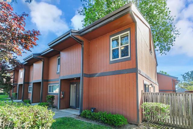 38627 Cherry Ln, Fremont CA: https://media.crmls.org/mediaz/280c6835-61b2-4ec6-9760-8e4ab5891158.jpg