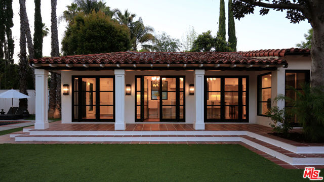 18625 Wells Drive, Tarzana CA: https://media.crmls.org/mediaz/280cec35-dea2-4c15-808d-5ed9dc4f6611.jpg