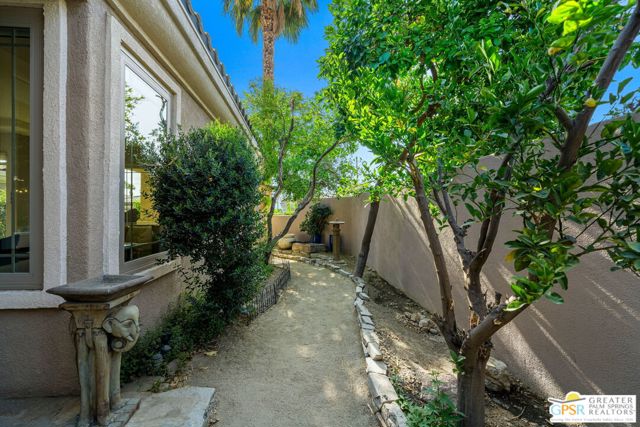 47925 Via Livorno, La Quinta CA: https://media.crmls.org/mediaz/280d42c3-8234-4df5-b2fc-3cfabd2176e3.jpg