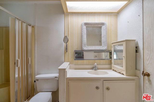 23777 Mulholland Highway, Calabasas CA: https://media.crmls.org/mediaz/280d4b44-9d01-49cb-9834-2b6dd03a2d94.jpg