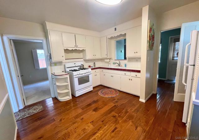 4742 Idaho St, San Diego CA: https://media.crmls.org/mediaz/280d750a-3ce5-4047-8694-6e1897bea0fc.jpg