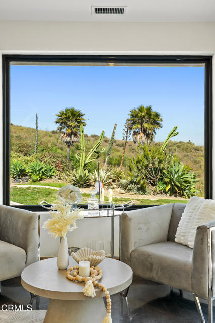 5572 Rainier Street, Ventura CA: https://media.crmls.org/mediaz/280dbabf-fe79-4dc5-b6f0-6ebe604170e9.jpg