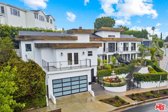 436 Levering Avenue, Los Angeles CA: https://media.crmls.org/mediaz/280e1b6b-32aa-437e-8e8e-855a0944075f.jpg