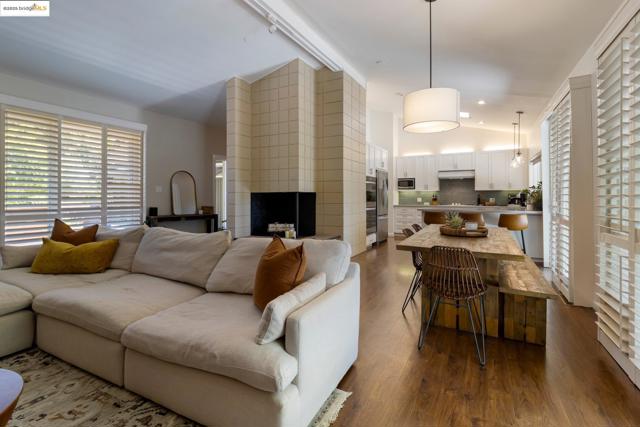 2041 Hidden Valley Dr, Santa Rosa CA: https://media.crmls.org/mediaz/280e40c5-86b9-4a33-990e-c6986da23870.jpg