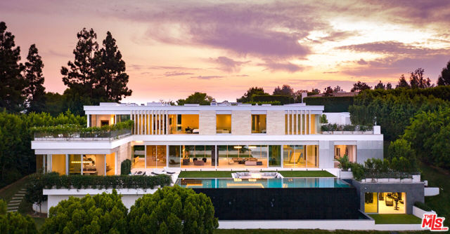 642 Perugia Way, Los Angeles CA: https://media.crmls.org/mediaz/280e63b2-2723-446e-9d02-da1a55e07bcd.jpg