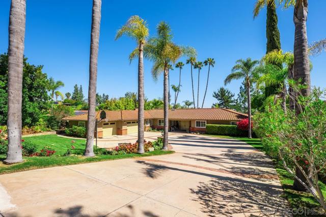 13627 Poway Springs Rd, Poway CA: https://media.crmls.org/mediaz/280e65b3-d4f0-44a1-bb05-20d939825c6e.jpg