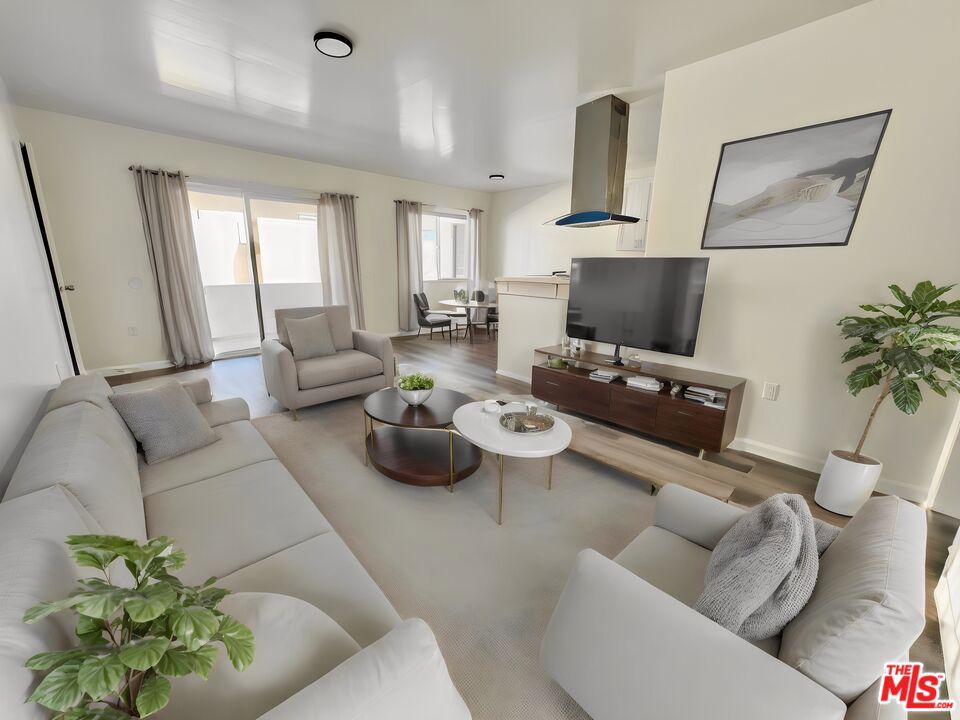 1426 S Orange Grove Avenue #9