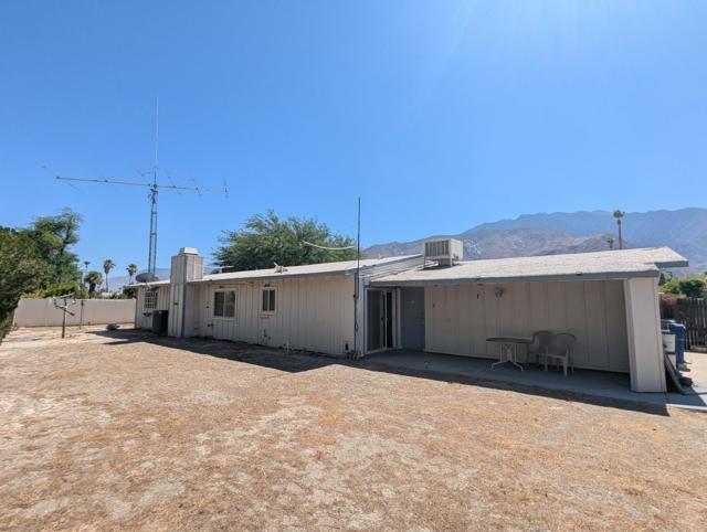 2356 N Blando Road, Palm Springs CA: https://media.crmls.org/mediaz/280f6c1f-b5f4-4cd1-aff3-164ae94d01ad.jpg