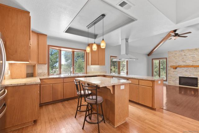 3165 Torreon Dr, Alpine CA: https://media.crmls.org/mediaz/280fc9da-0d15-4cf0-b5d7-2ae30aac968d.jpg