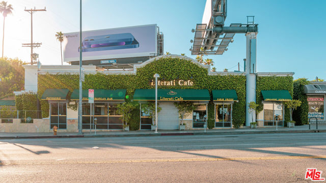 11928 Kiowa Avenue, Los Angeles CA: https://media.crmls.org/mediaz/28100837-350c-43f7-bcdf-8c4dfbc250da.jpg