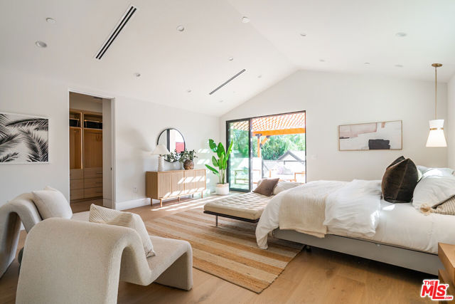 3076 Glenhurst Avenue, Los Angeles CA: https://media.crmls.org/mediaz/2810255a-8813-4079-81b8-28b0fb45e69a.jpg