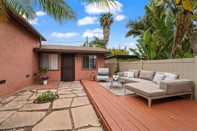 4573 4575 Massachusetts St, San Diego CA: https://media.crmls.org/mediaz/28105cf1-e039-4435-a786-79708812b94b.jpg