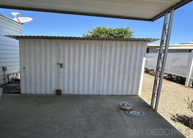 1501 Anza, Vista CA: https://media.crmls.org/mediaz/2810c954-025c-4d56-a76a-e4b92d28de63.jpg