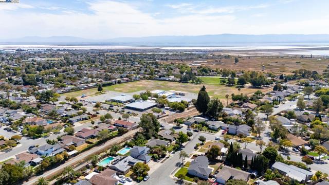 7574 Birkdale Dr, Newark CA: https://media.crmls.org/mediaz/28110875-598a-4c50-8e34-bd1ac859925e.jpg