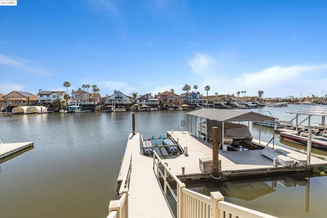 4174 Beacon Pl, Discovery Bay CA: https://media.crmls.org/mediaz/2811291d-eb1b-49a6-b2ca-7ed9a04d9e21.jpg