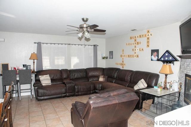 1419 Hummingbird Way, Hemet CA: https://media.crmls.org/mediaz/28114ef4-dac3-4f62-bf50-7105213bf227.jpg