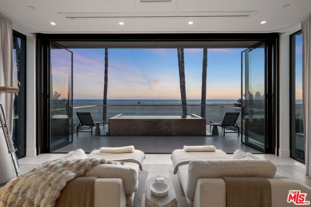 Image 4 of 72 For 938 Palisades Beach Road