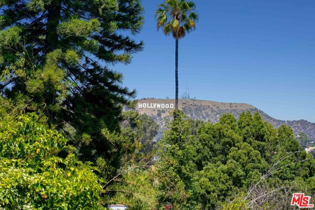 2528 Dearborn Drive, Los Angeles CA: https://media.crmls.org/mediaz/28116e59-fdef-42fa-ba7f-c646a7b2831b.jpg