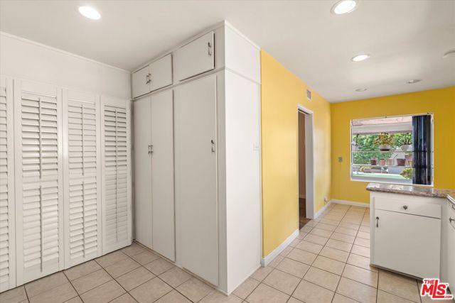 9313 Hayvenhurst Avenue, North Hills CA: https://media.crmls.org/mediaz/28118007-8a84-490e-bfb9-740c61072f1f.jpg