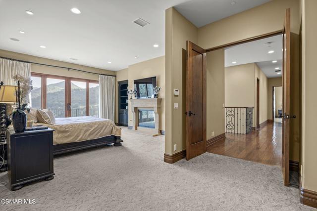 82 Queens Garden Drive, Thousand Oaks CA: https://media.crmls.org/mediaz/2812173b-8d21-422f-824b-7ab27ac6cb6c.jpg