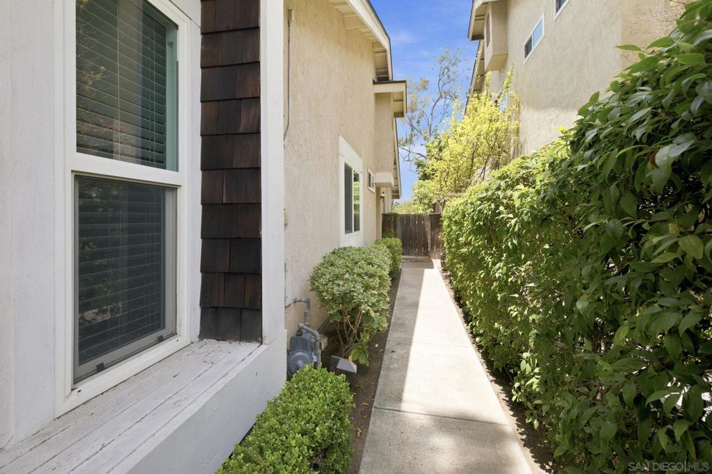 1612 Bridgeview Dr - photo 3