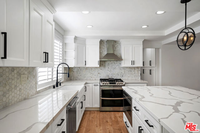 22619 Town Crier Road, Calabasas CA: https://media.crmls.org/mediaz/2812f221-02b5-4a3b-938c-56319a9afdf8.jpg