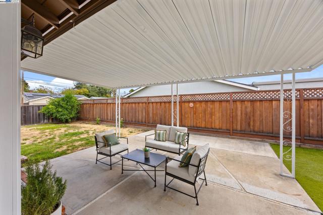 20089 Meadowlark Dr, Castro Valley CA: https://media.crmls.org/mediaz/28132d06-b437-4afb-a0fa-2f6e853cccf5.jpg