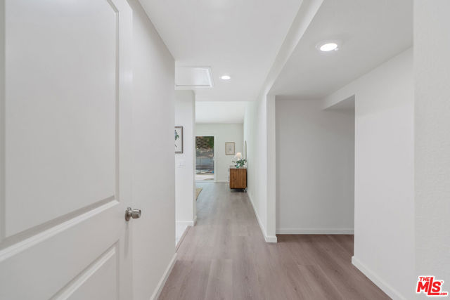 19 Rippling, Irvine CA: https://media.crmls.org/mediaz/28140172-b4d1-44a4-9e30-1a3016cd7559.jpg