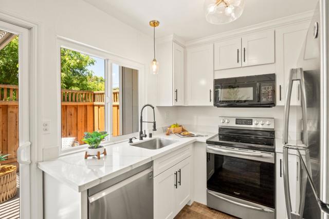 120 Oak Rim Way, Los Gatos CA: https://media.crmls.org/mediaz/28140541-a07a-4414-9bb6-49391caa0104.jpg