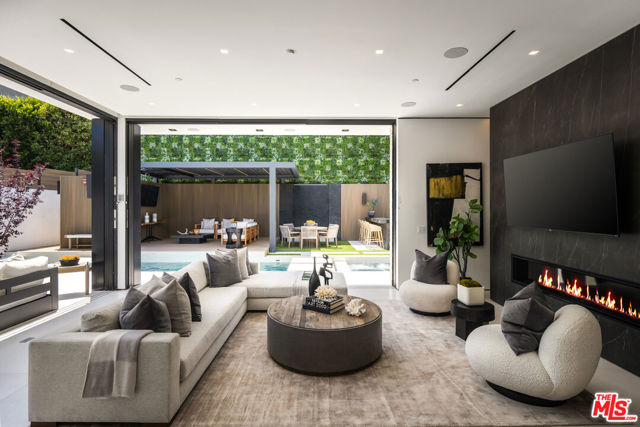 137 S Wetherly Drive, Beverly Hills CA: https://media.crmls.org/mediaz/2814084e-d934-4dd1-bf06-897ff88c376d.jpg